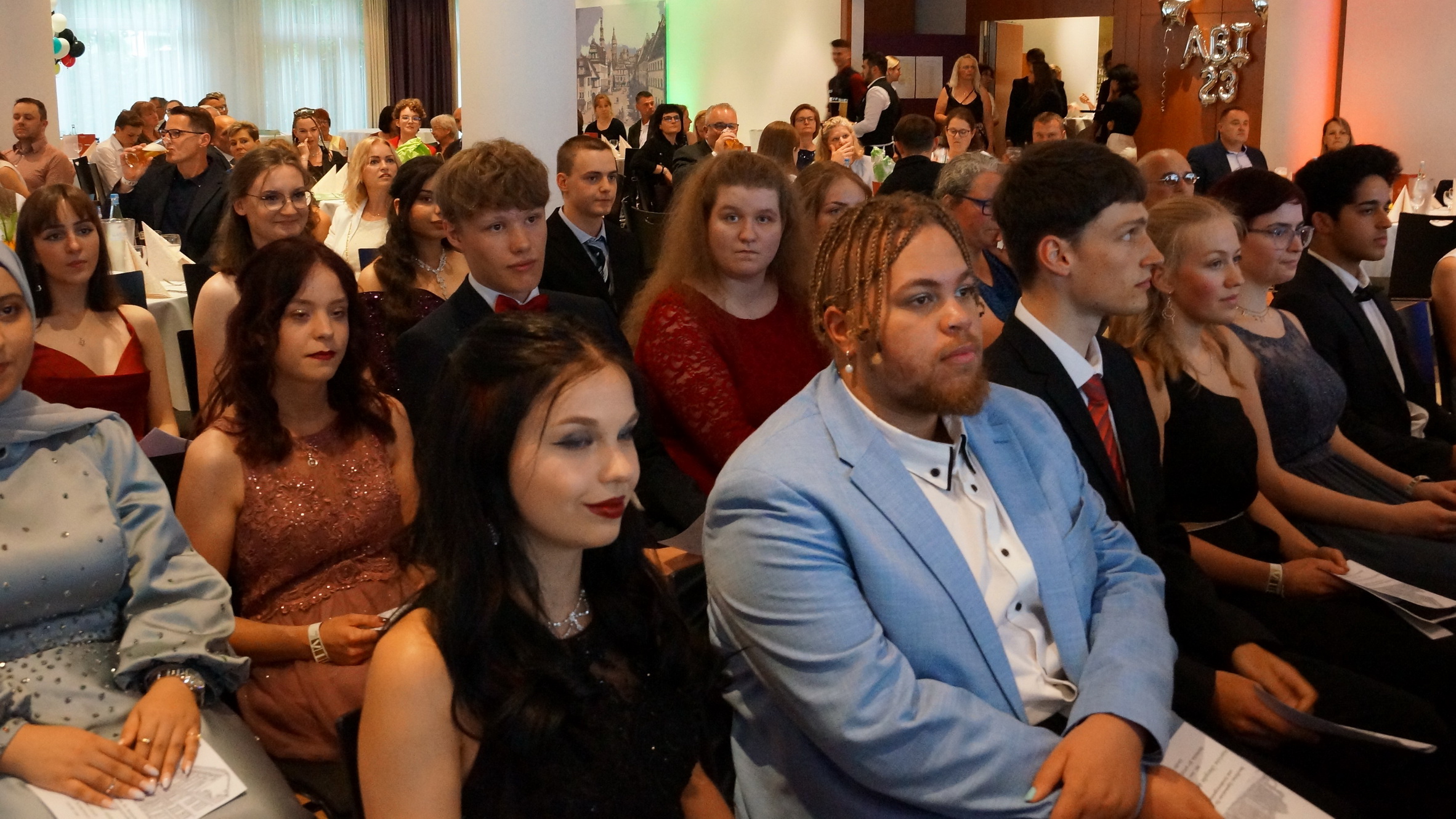 Was Trägt Man Als Gast Zum Abiball BSZ-Gastgewerbe Dresden – Feierliche Verleihung der Abiturzeugnisse